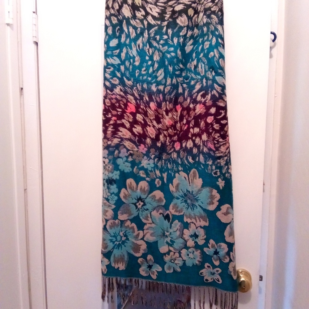 Full  shoulder Scarf.
